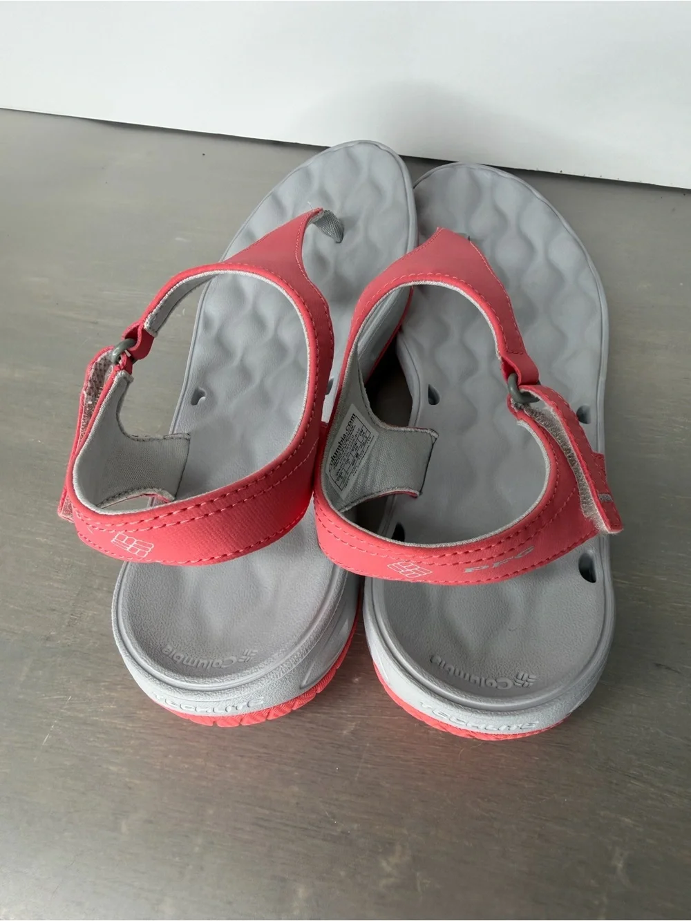 Columbia PFG Techlite Sandals Women's Size 9 Suntech Vent Thong Flip Flops Coral